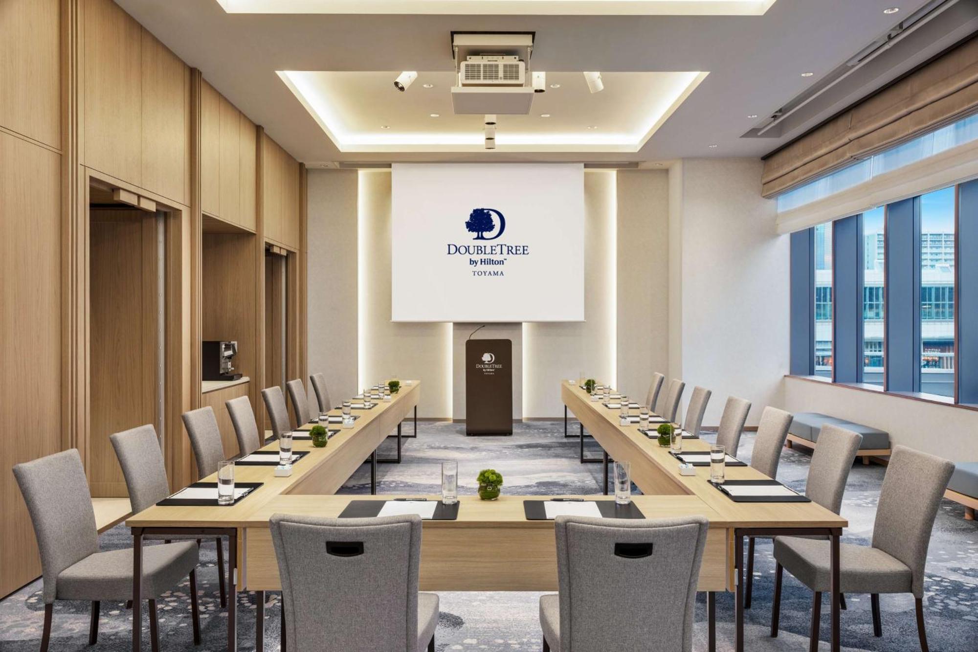 Doubletree By Hilton Toyama Hotel Ngoại thất bức ảnh